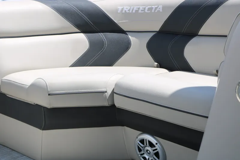 Slide: The Image of Trifecta 22 RFC Le 2020 - 35