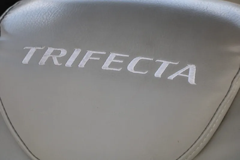 Slide: The Image of Trifecta 22 RFC Le 2020 - 42