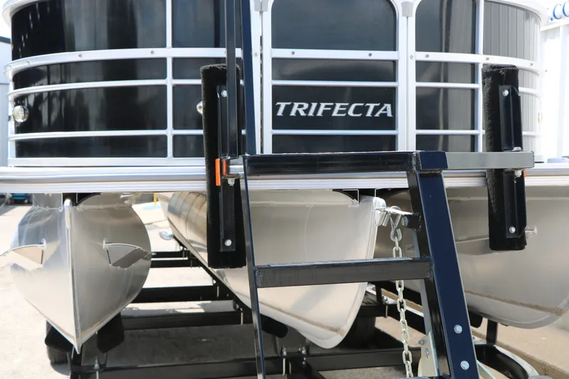 Slide: The Image of Trifecta 22 RFC Le 2020 - 5