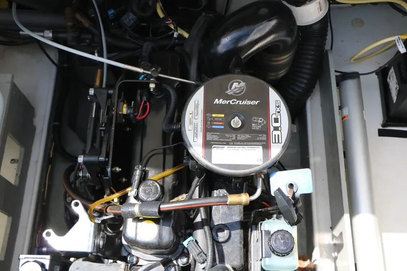 Slide: The Image of Bayliner 184 Fish &amp; Ski 2012 - 32