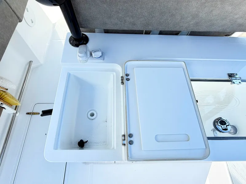 Slide: The Image of Sea Hunt Gamefish 30 CB 2026 - 14