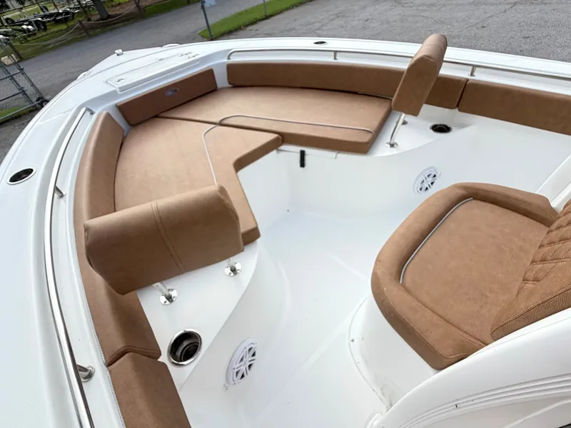 Slide: The Image of Sea Hunt Ultra 229 2027 - 17
