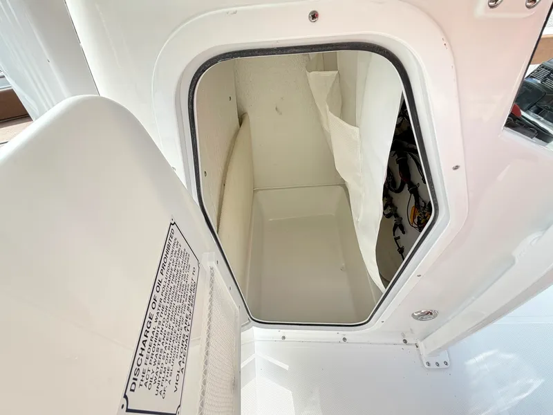 Slide: The Image of Sea Hunt Ultra 229 2027 - 24