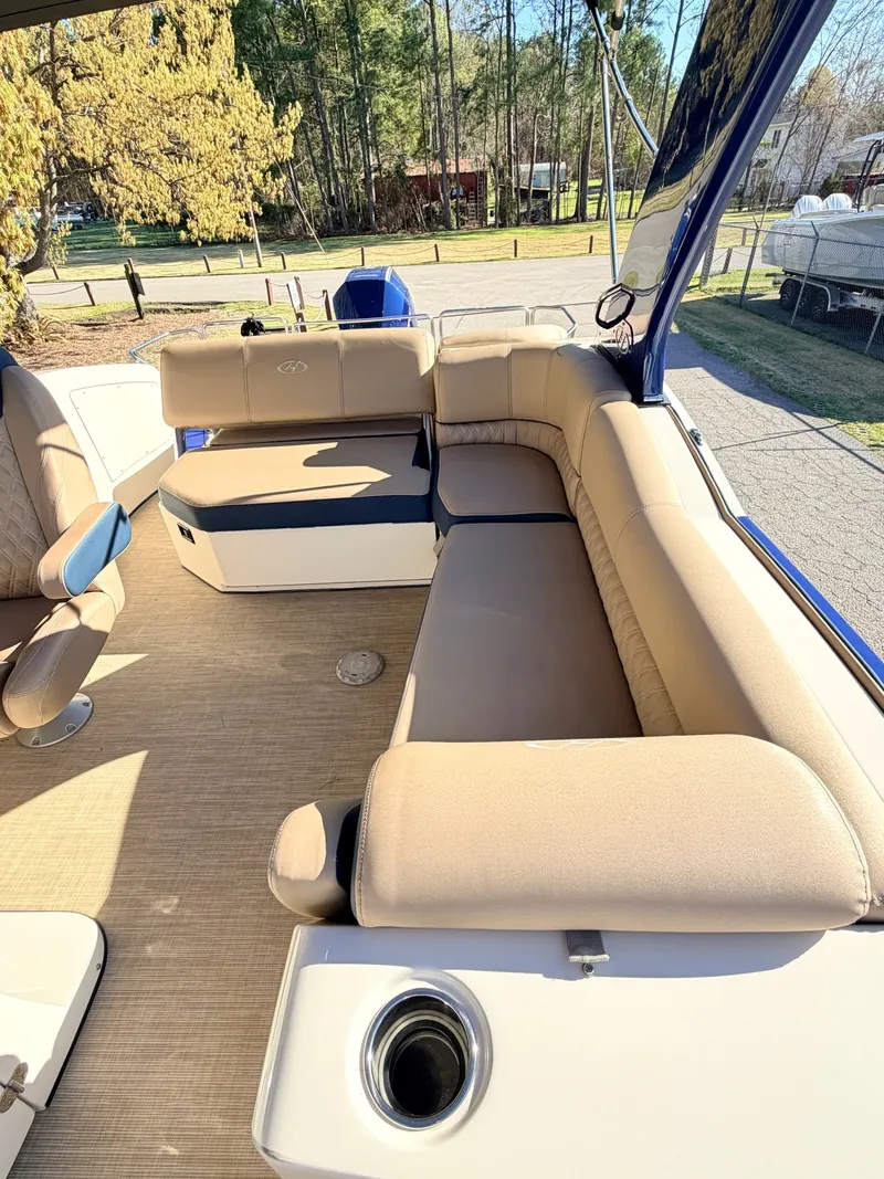 Slide: The Image of Harris Crowne S 250 2021 - 11
