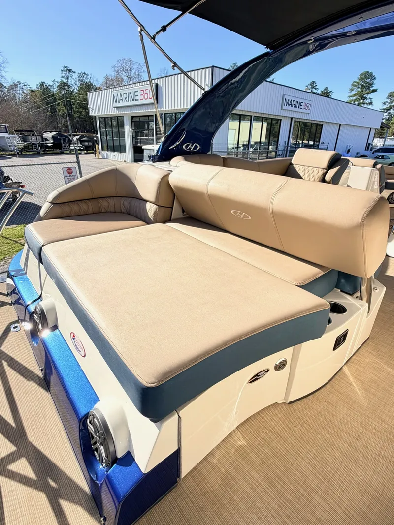 Slide: The Image of Harris Crowne S 250 2021 - 18