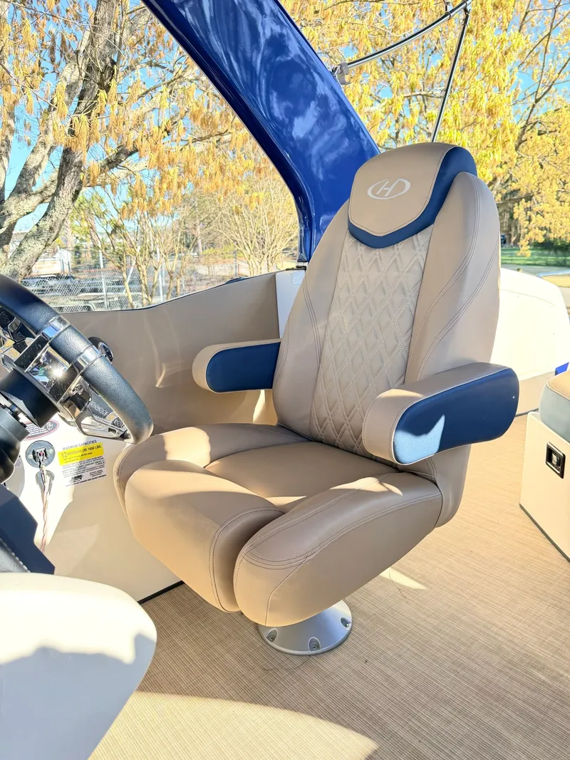 Slide: The Image of Harris Crowne S 250 2021 - 16