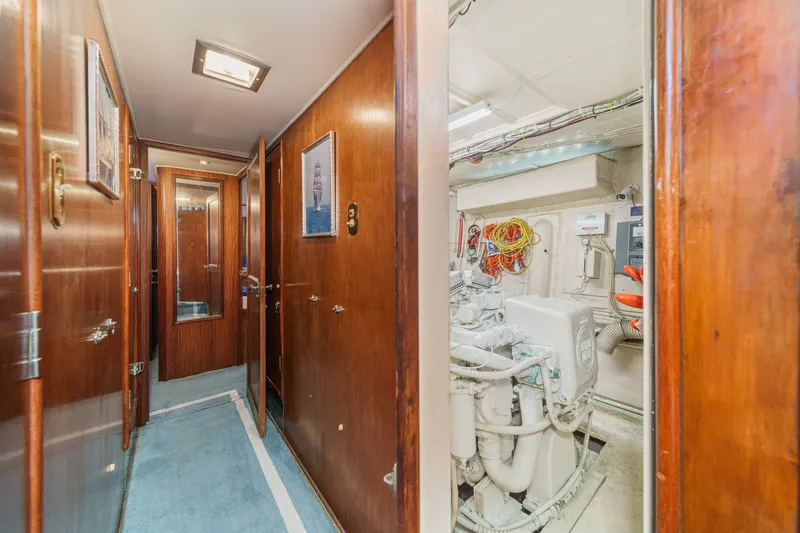 Slide: The Image of Hatteras 53 Motor Yacht 1971 - 17
