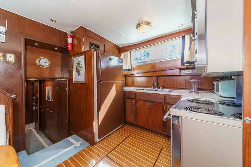 Slide: The Image of Hatteras 53 Motor Yacht 1971 - 14