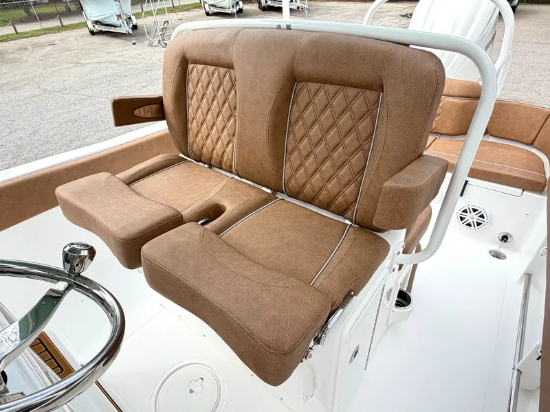 Slide: The Image of Sea Hunt Ultra 235SE 2027 - 16