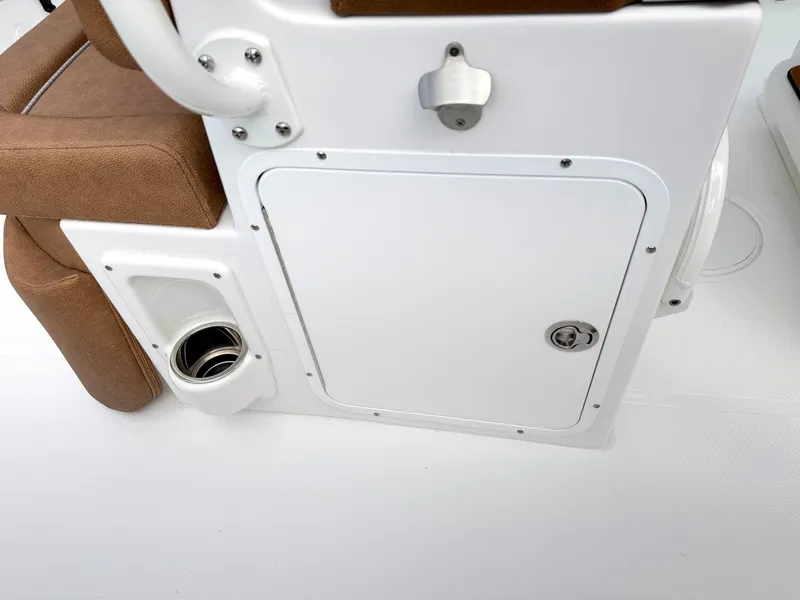 Slide: The Image of Sea Hunt Ultra 235SE 2027 - 19