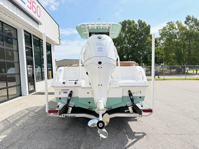 Slide: The Image of Sea Hunt Ultra 235SE 2027 - 3