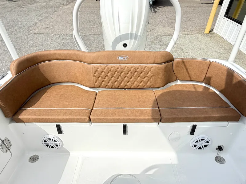 Slide: The Image of Sea Hunt Ultra 235SE 2027 - 4