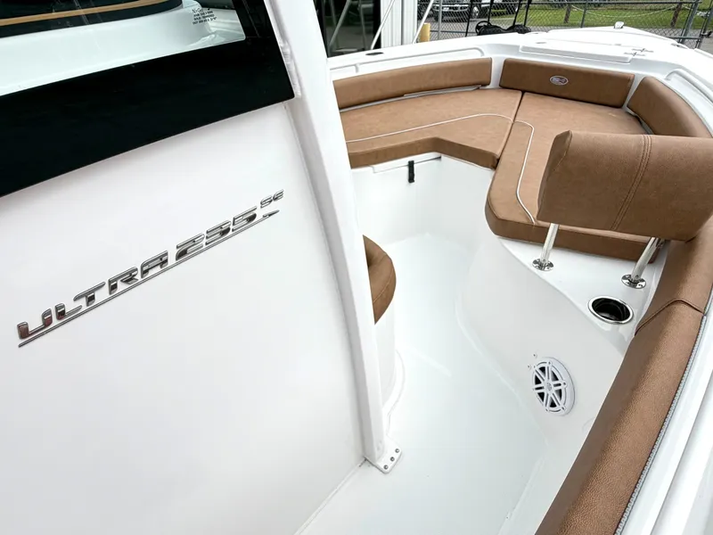 Slide: The Image of Sea Hunt Ultra 235SE 2027 - 22