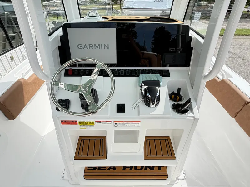 Slide: The Image of Sea Hunt Ultra 235SE 2027 - 14