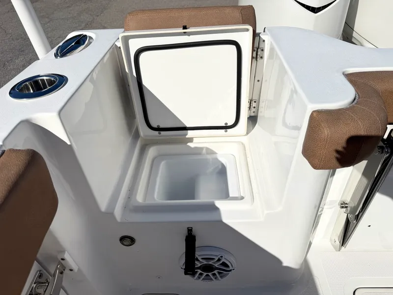 Slide: The Image of Sea Hunt Gamefish 30 FS 2025 - 11