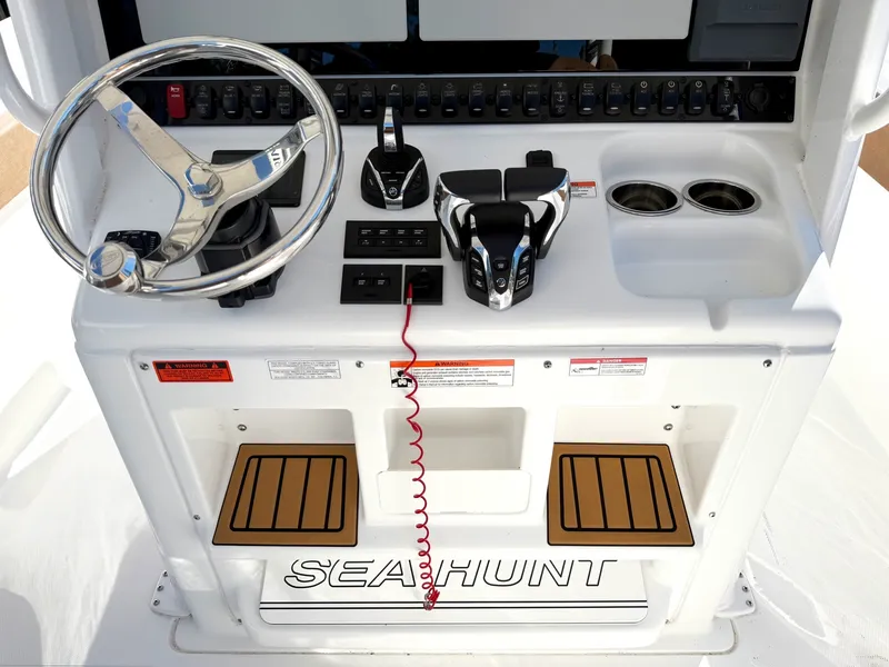 Slide: The Image of Sea Hunt Gamefish 30 FS 2025 - 25