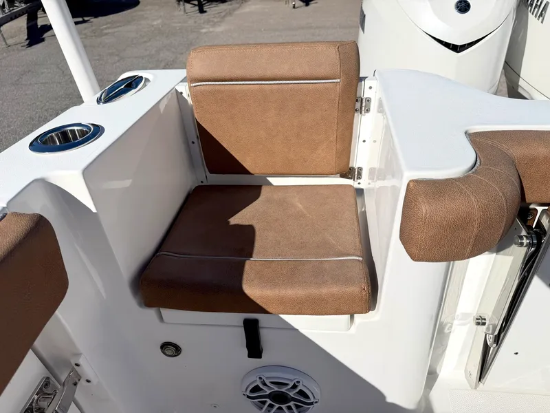Slide: The Image of Sea Hunt Gamefish 30 FS 2025 - 10