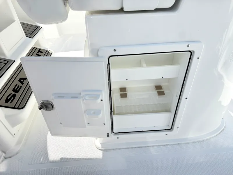 Slide: The Image of Sea Hunt BX 28 2027 - 18