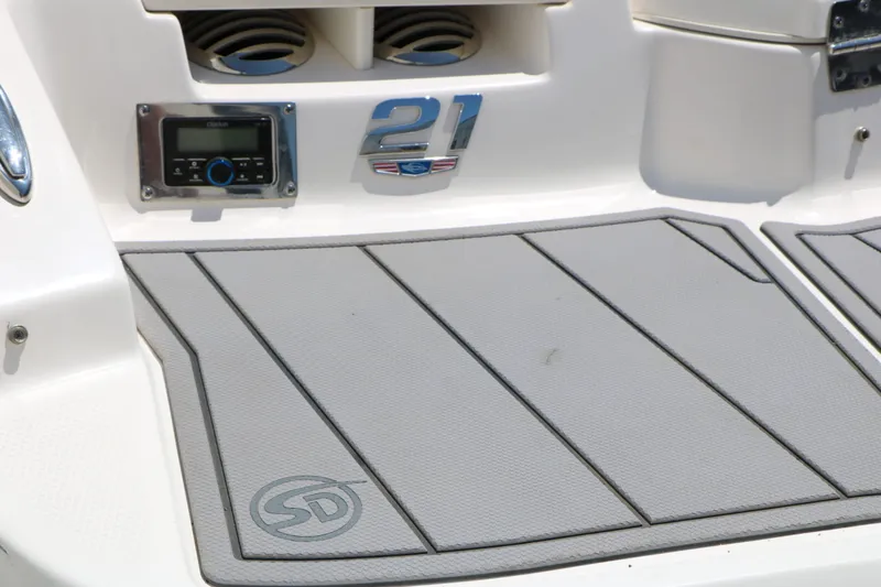 Slide: The Image of Chaparral 21 SSI Ski Fish 2023 - 12