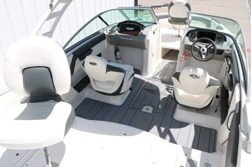 Slide: The Image of Chaparral 21 SSI Ski Fish 2023 - 19