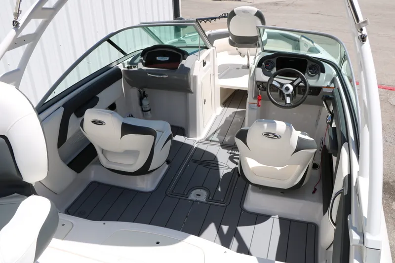 Slide: The Image of Chaparral 21 SSI Ski Fish 2023 - 20