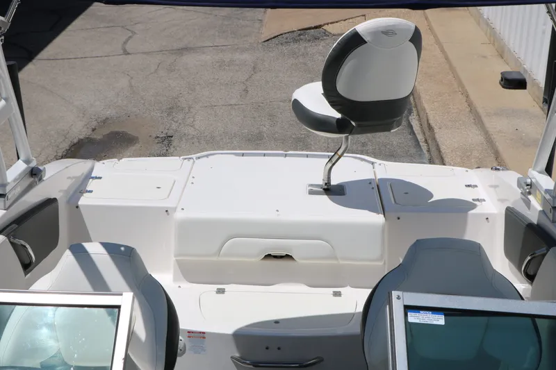 Slide: The Image of Chaparral 21 SSI Ski Fish 2023 - 30