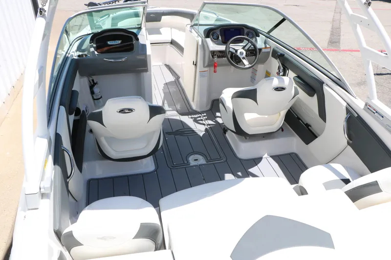 Slide: The Image of Chaparral 21 SSI Ski Fish 2023 - 32