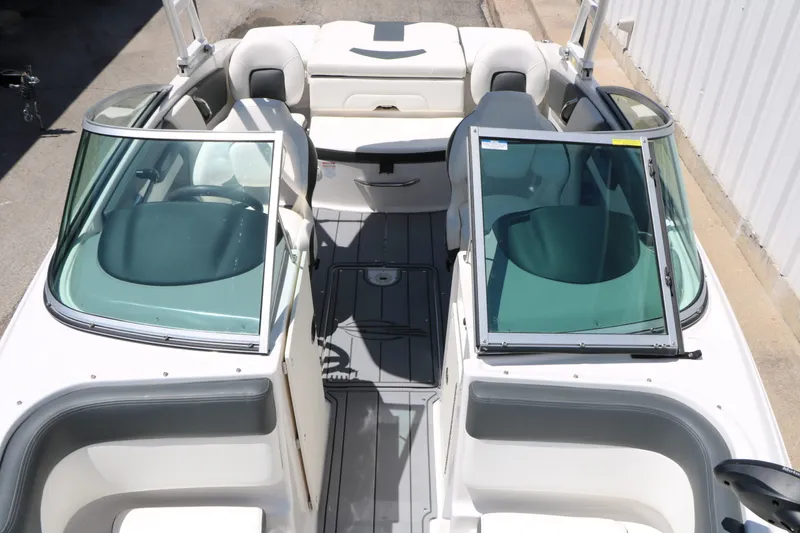 Slide: The Image of Chaparral 21 SSI Ski Fish 2023 - 34