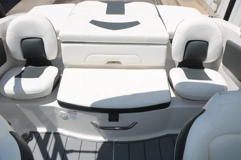 Slide: The Image of Chaparral 21 SSI Ski Fish 2023 - 38