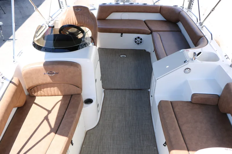 Slide: The Image of Stingray Boat Company 192 SC 2020 - 22