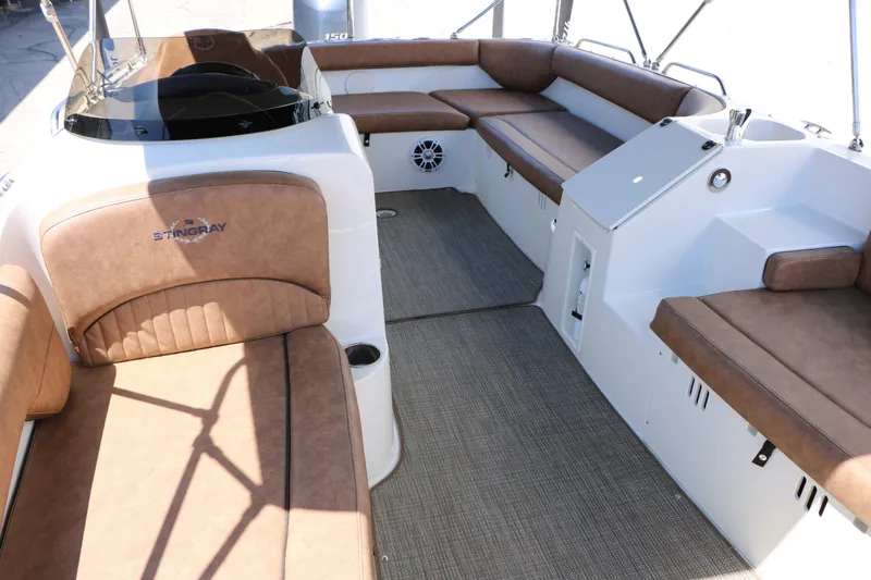 Slide: The Image of Stingray Boat Company 192 SC 2020 - 25