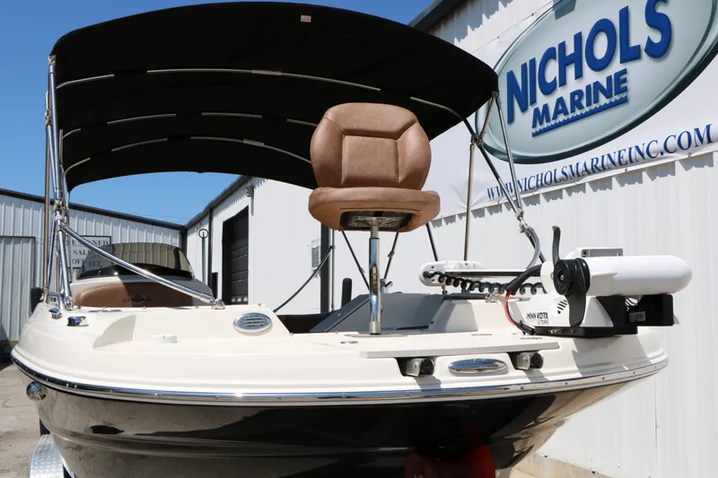 Slide: The Image of Stingray Boat Company 192 SC 2020 - 9