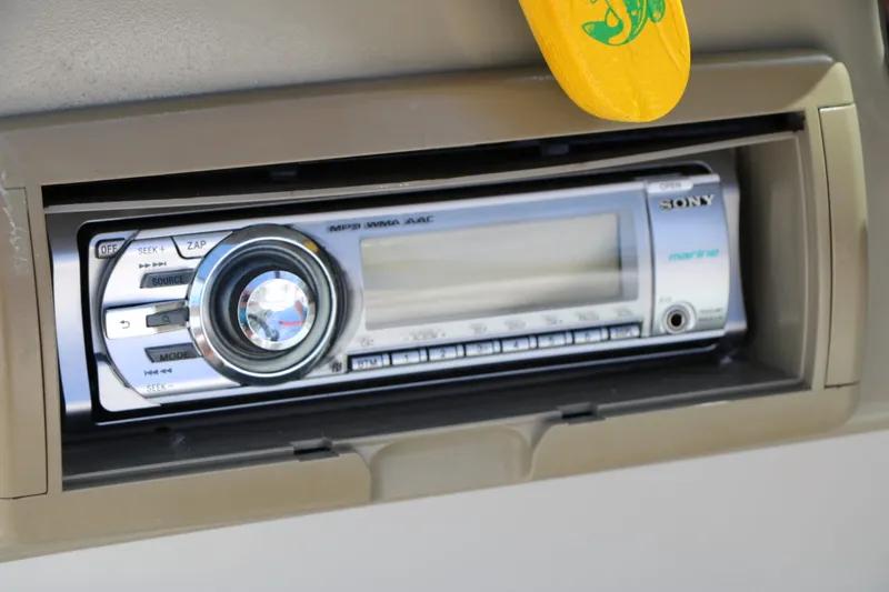 Slide: The Image of Crownline Boats 220 LS 2007 - 27