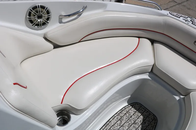 Slide: The Image of Crownline Boats 220 LS 2007 - 28