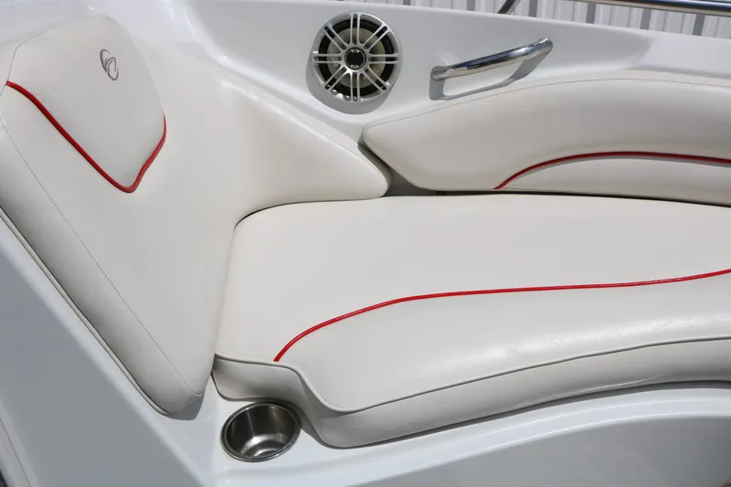 Slide: The Image of Crownline Boats 220 LS 2007 - 45