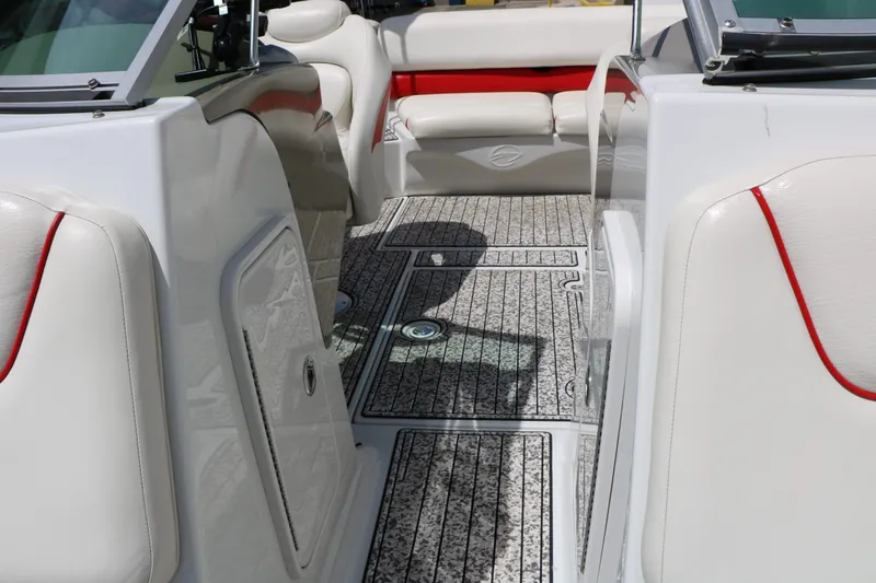 Slide: The Image of Crownline Boats 220 LS 2007 - 46