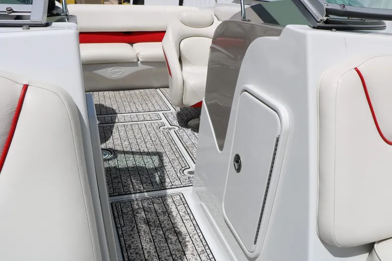 Slide: The Image of Crownline Boats 220 LS 2007 - 47