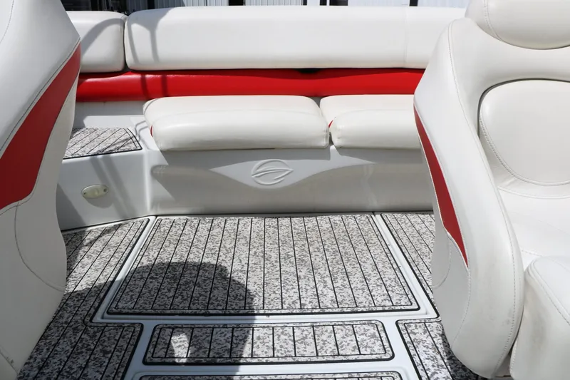 Slide: The Image of Crownline Boats 220 LS 2007 - 50