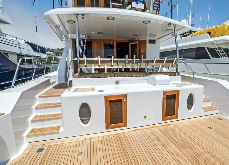 Slide: The Image of Knight & Carver Long Range Yachtfisher 1999 - 3