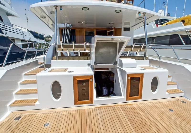 Slide: The Image of Knight & Carver Long Range Yachtfisher 1999 - 4