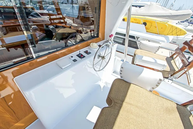 Slide: The Image of Knight & Carver Long Range Yachtfisher 1999 - 17
