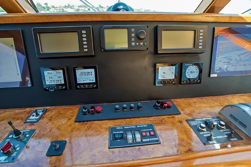 Slide: The Image of Knight & Carver Long Range Yachtfisher 1999 - 36