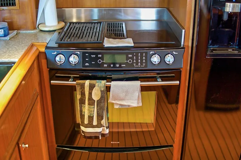 Slide: The Image of Knight & Carver Long Range Yachtfisher 1999 - 31