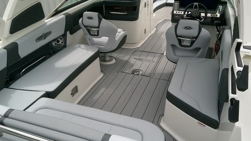 Slide: The Image of Chaparral GTS 28 2026 - 12