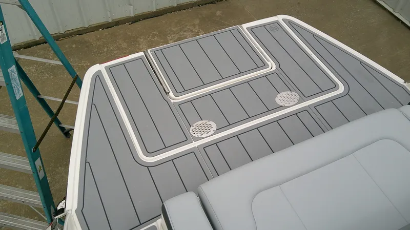 Slide: The Image of Chaparral GTS 28 2026 - 9