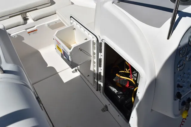 Slide: The Image of Aquasport 215 Osprey Sport Dual Console 2005 - 40