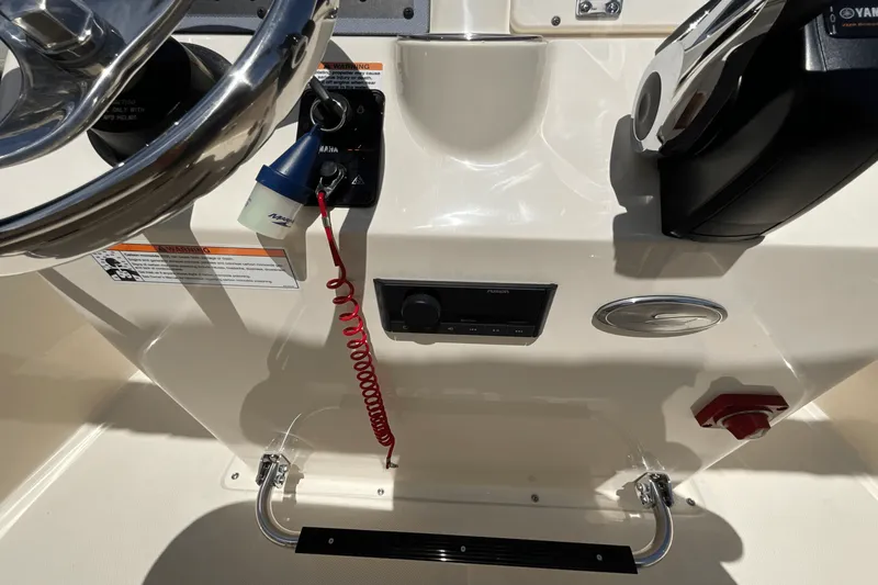 Slide: The Image of Scout 175 Sportfish 2025 - 10