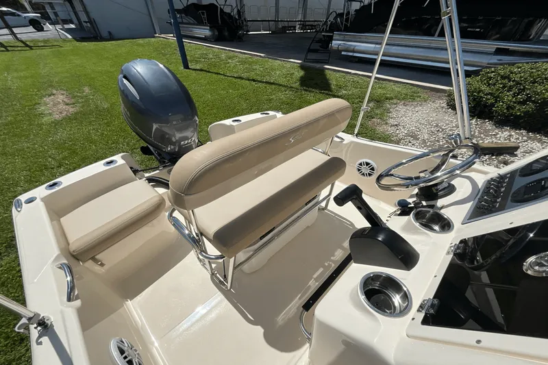 Slide: The Image of Scout 175 Sportfish 2025 - 12