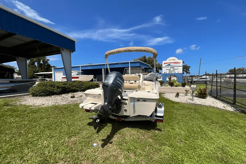 Slide: The Image of Scout 175 Sportfish 2025 - 2