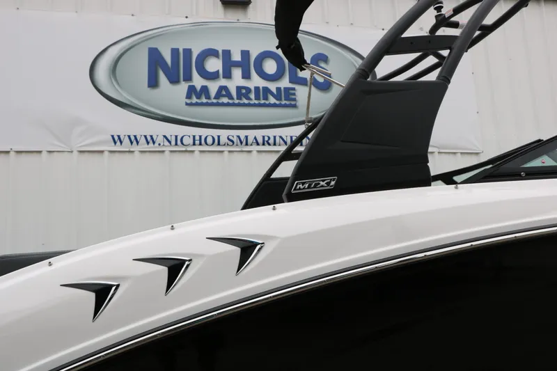 Slide: The Image of Chaparral 21 SSi 2026 - 17